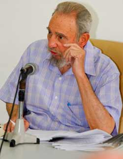 Conversa Fidel Castro con embajadores cubanos