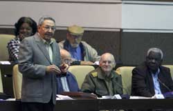 Raúl Castro asiste a sesiones del Parlamento cubano