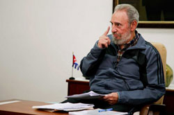 Fidel Castro saluda a cooperantes cubanos en Haití
