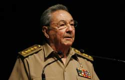 Raúl Castro envía felicitaciones a homólogo angoleño