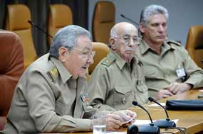 Llama Raúl Castro a continuar perfeccionando capacidad defensiva