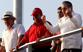 Preside Raúl desfile de los trabajadores cubanos en La Habana